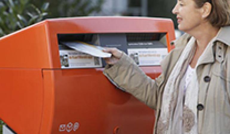 vrouw post zelfafnameset darmkanker in brievenbus