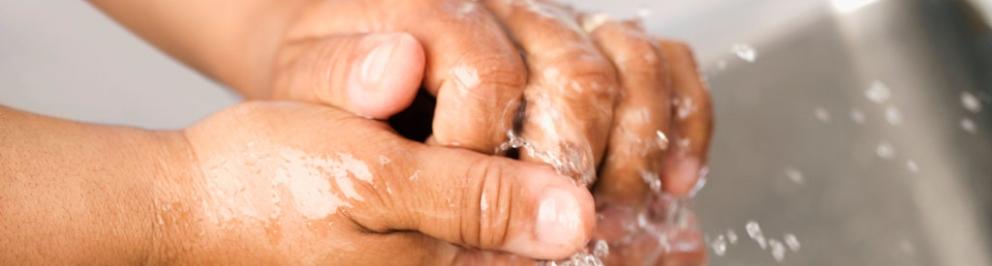 handen wassen onder de kraan